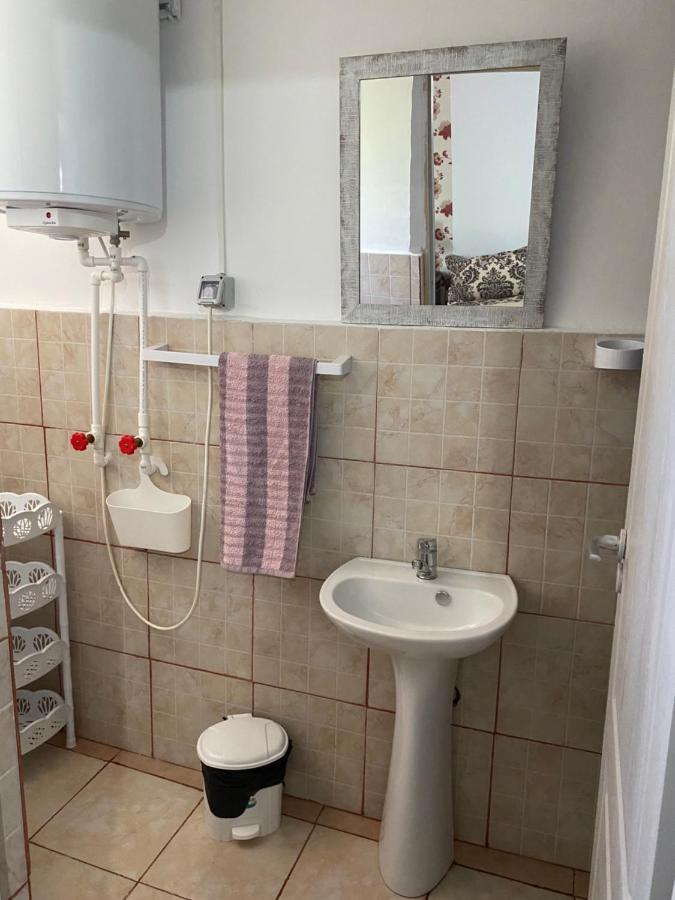 Camere De Inchiriat Maria Corbu Bagian luar foto